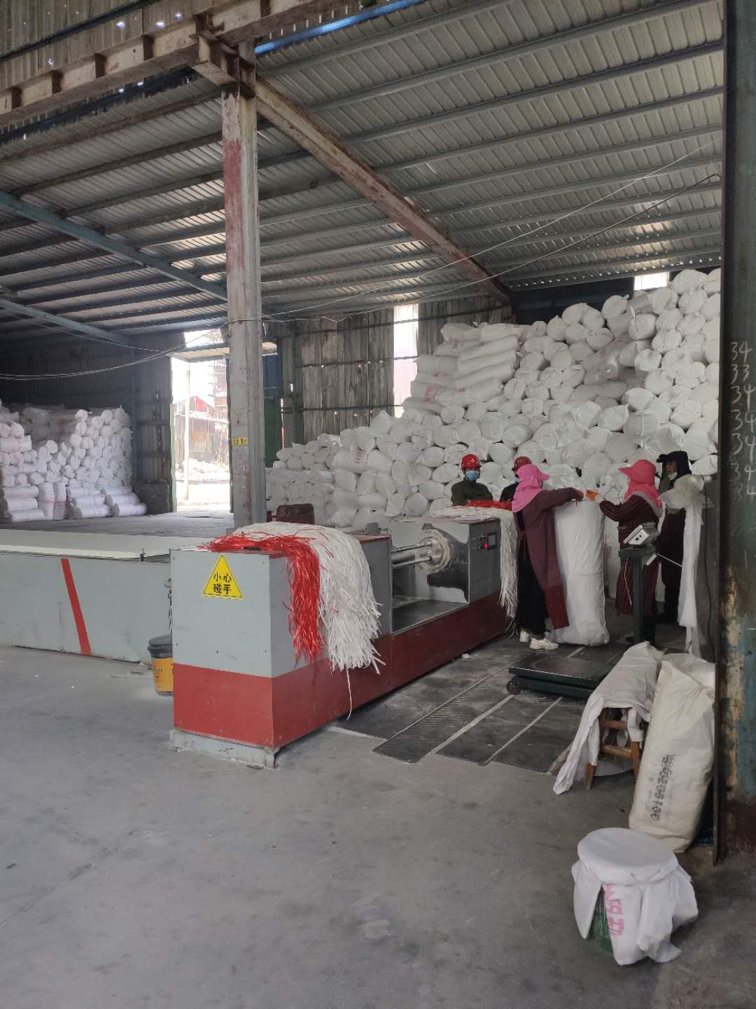 針刺毯生產(chǎn)中 (3).jpg